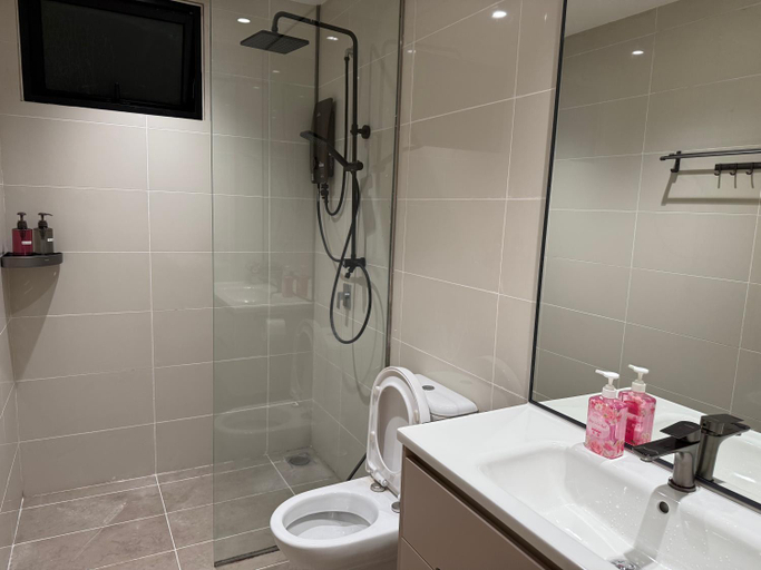 Bathroom 3, Southkey Mosaic Mid Vally Apartment by WSD, Johor Bahru