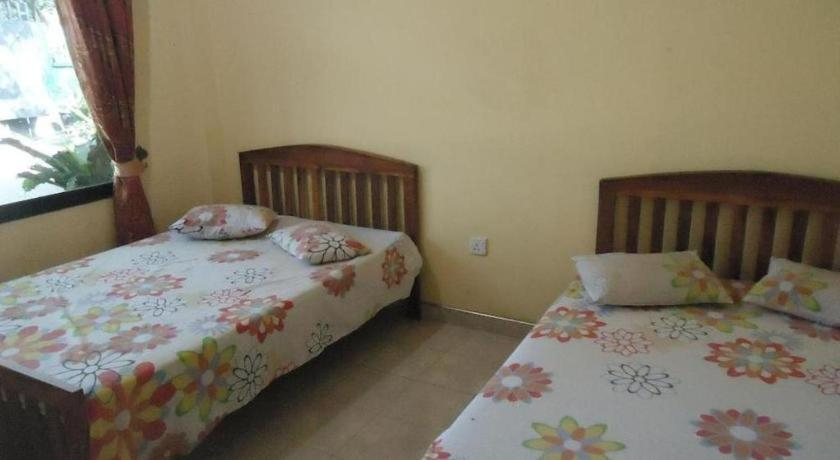 Bedroom 2, Seven Flowers Hotel, N. Palatha East