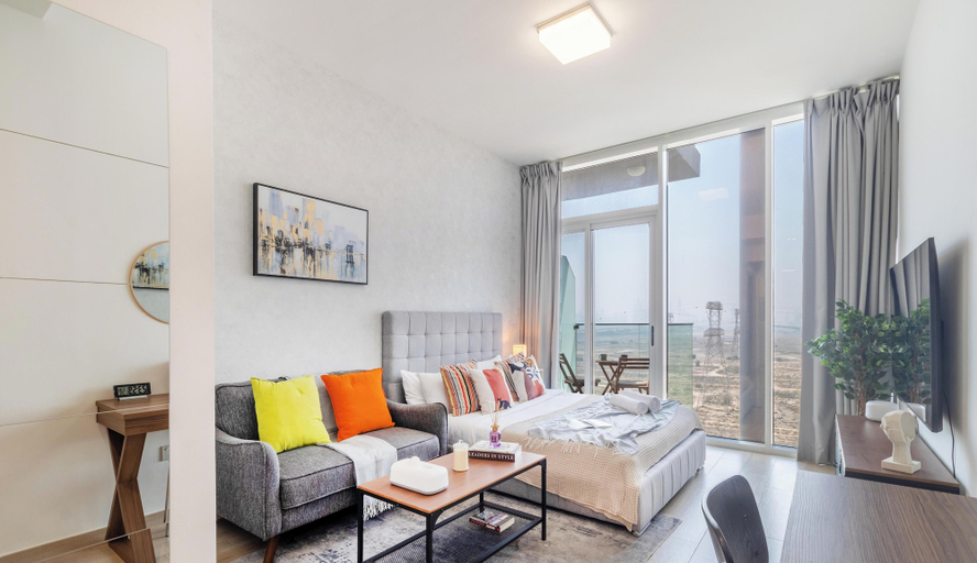 Room 4, Manzil - Sleek Studio with Pool in JVC, Dubai