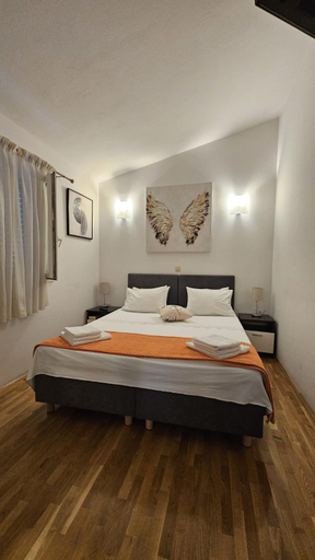 4, Charming Villa Katja with Private Pool and AC in All Rooms, Near Split, Omiš