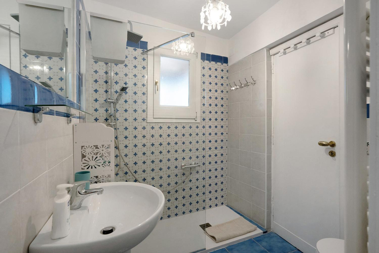 Bathroom 3, Villa Azzurra, Napoli