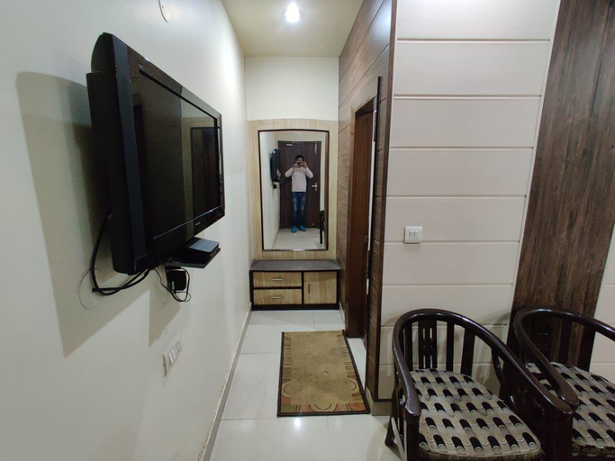 Others 2, Hotel Holy Basil, Hardwar