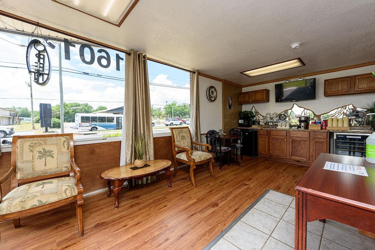 Others 5, Guest Inn Rogers, Benton