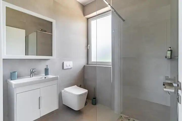 Bathroom 3, Guesthouse Lumo & pool, Përmetit