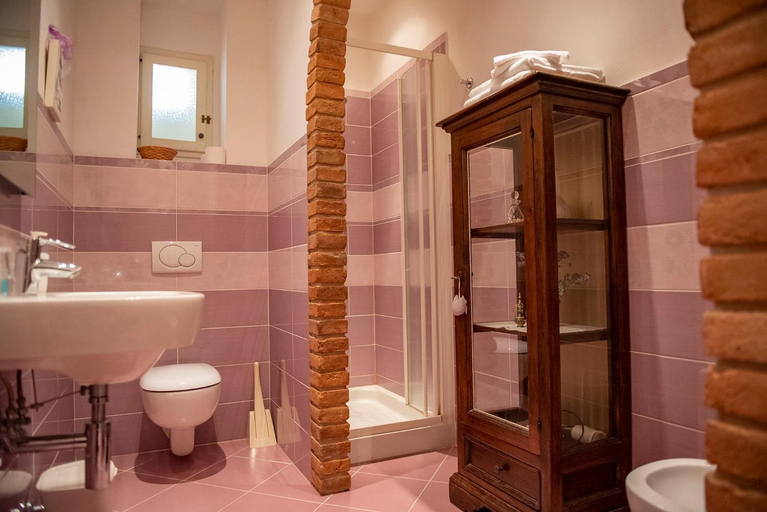 Bathroom 2, Cav Costa degli Etruschi, Livorno