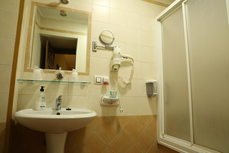 Bathroom 4, Hostal Rocio, Sevilla