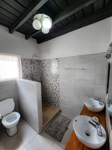 Bathroom 2, Hotel La casa Di Luna, Analamanga