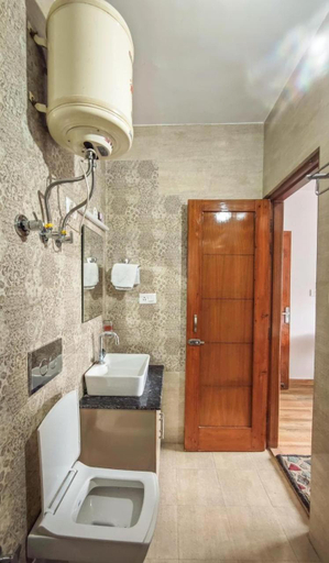 Bathroom 2, Naman Homestay, Shimla