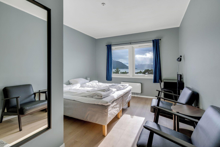 Bedroom 2, Lyngenfjord Hotel, Storfjord