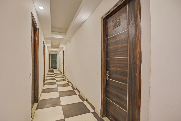 Lobby 4, Fabhotel Satya, Gautam Buddha Nagar