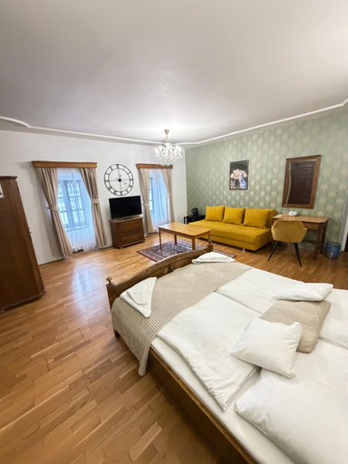 Bedroom 2, Hotel Salamander - Garni, Banská Štiavnica