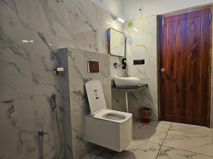 Bathroom 5, Mithra Resort, Garhwal