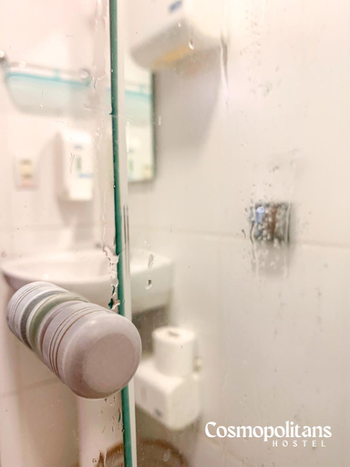 Bathroom 3, Cosmopolitans Hostel, Ubatuba