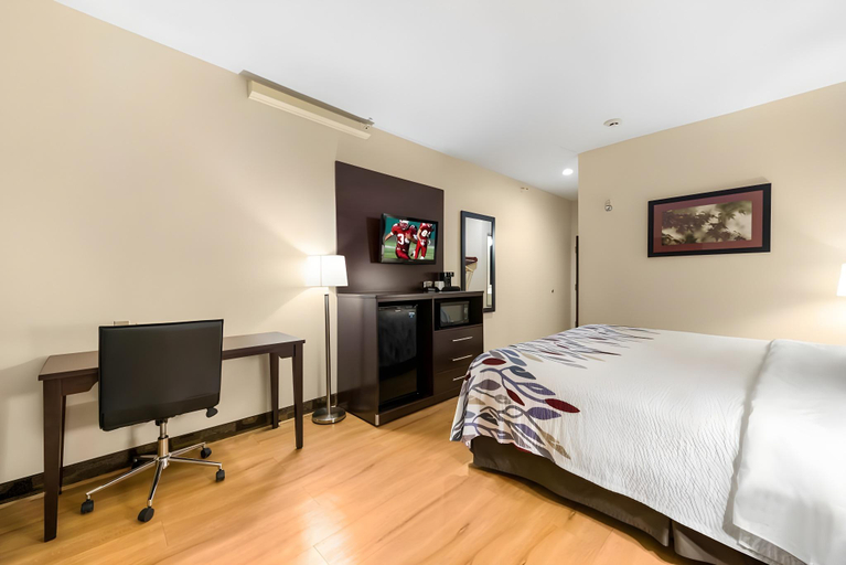 Bedroom 1, Red Roof Inn & Suites Monee, Will