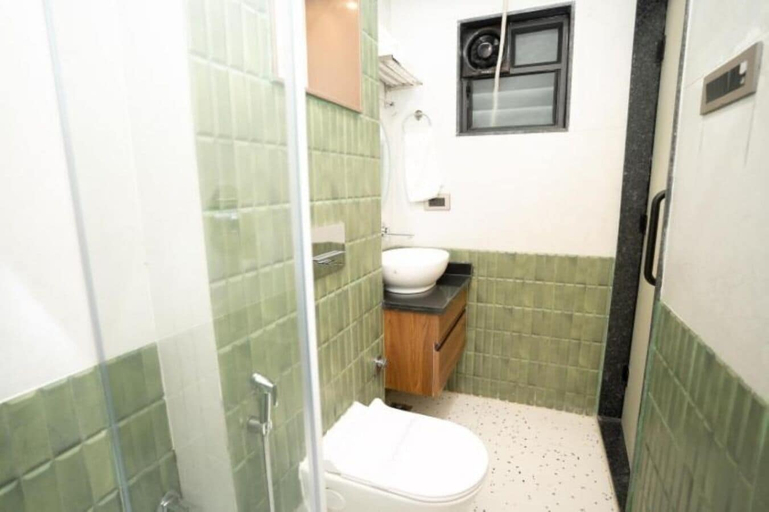 Bathroom 5, Hotel Sunshine Palace, Varanasi
