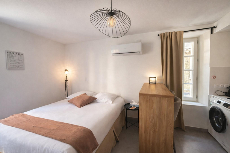 Bedroom 4, Sous les platanes, Bouches-du-Rhône