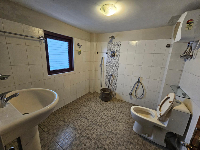 Bathroom 2, Royal Vista - Guest House, Darjiling