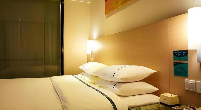 Bedroom 2, City Comfort Inn Wuzhou Wangcheng Square, Wuzhou