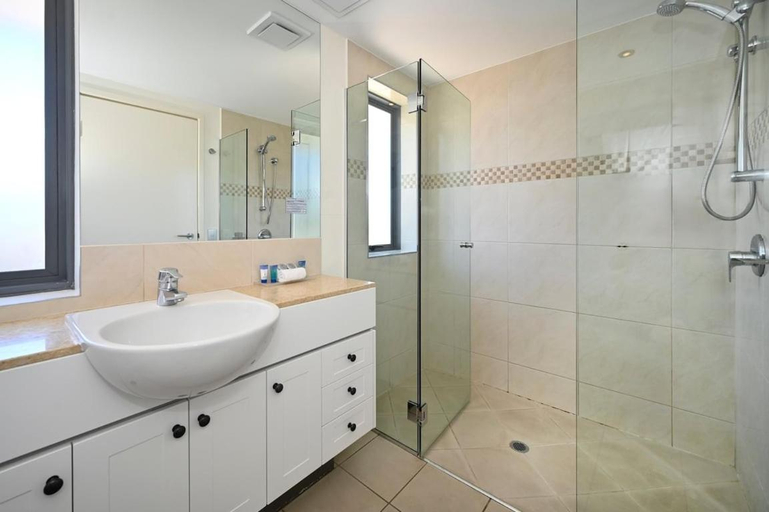 Bathroom 4, Ocean Views Resort, Caloundra - Caloundra S.