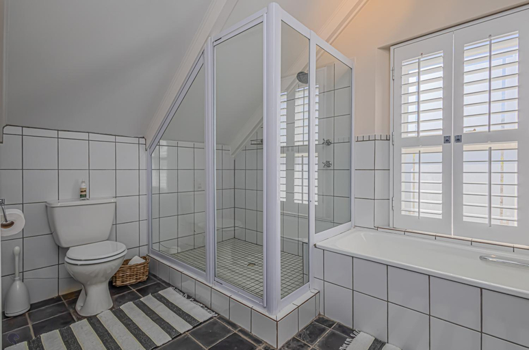 Bathroom 4, Tern Beach House, Langebaan, 8-sleeper, West Coast