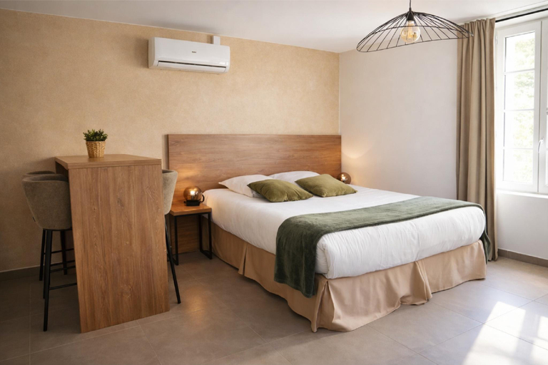 Bedroom 5, Sous les platanes, Bouches-du-Rhône