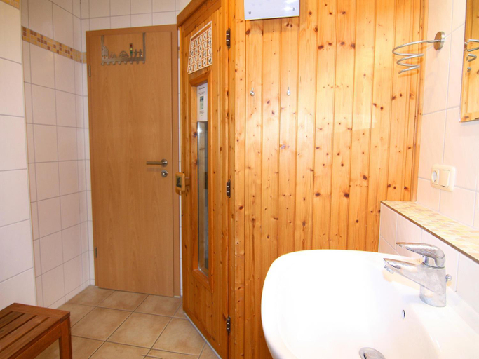 Bathroom 3, Doppelhaushalfte Strandhaus I in Trassenheide, Vorpommern-Greifswald