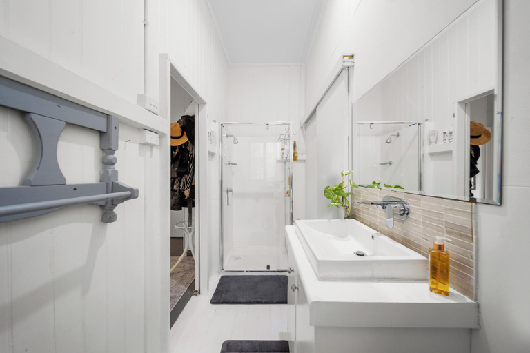 Bathroom 3, Verandah Motel, Cooloola - Gympie only
