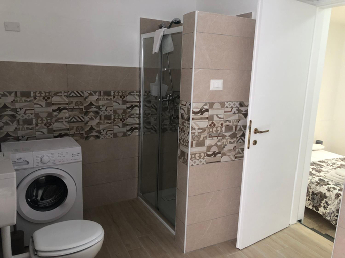 Shower, Le Casette di Rosa, Messina