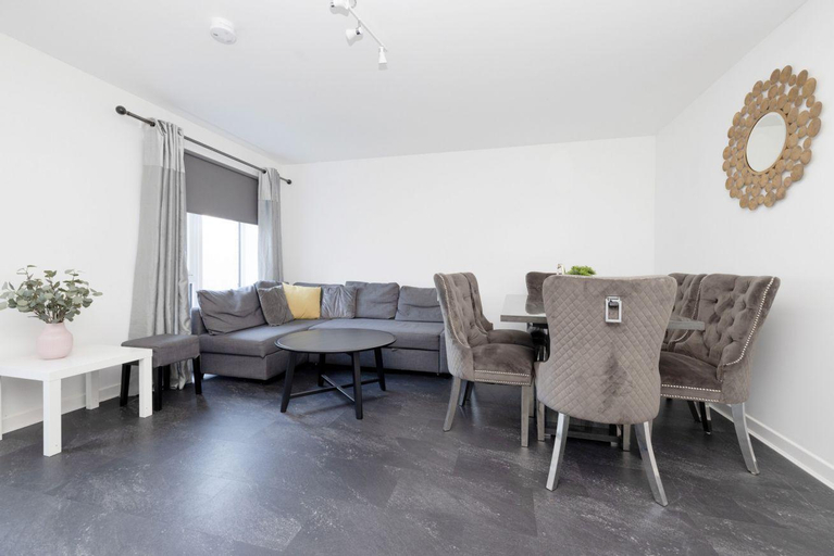 Others 5, Stylish House with Garden & Parking, Glasgow