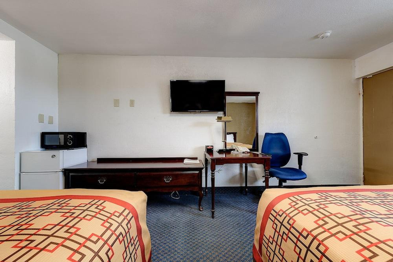 Bedroom 4, Guest Inn Rogers, Benton