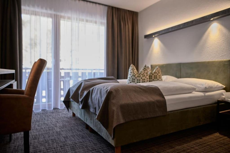 Bedroom 3, Panoramahotel Fliesserhof, Landeck
