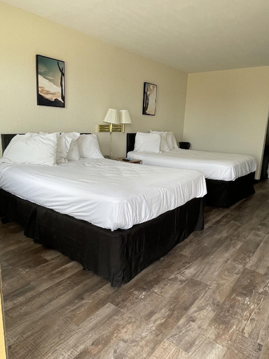 Bedroom 2, Cactus Inn & Suites, Wright