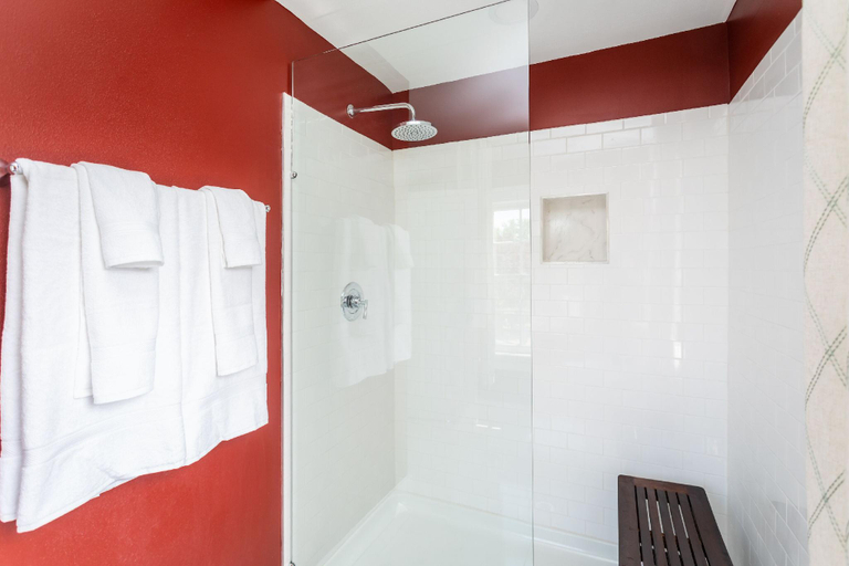 Bathroom 3, The Legacy Inn, Page