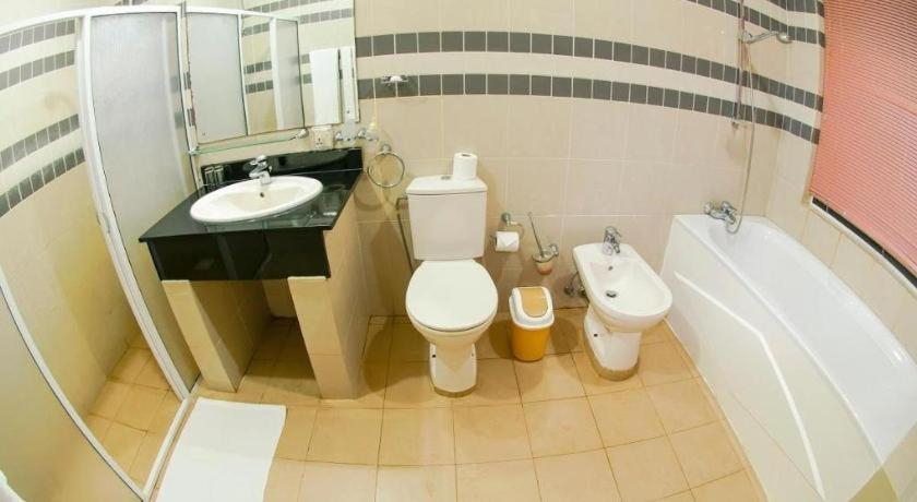 Bathroom, Hotel Villa Viana, Mahawewa