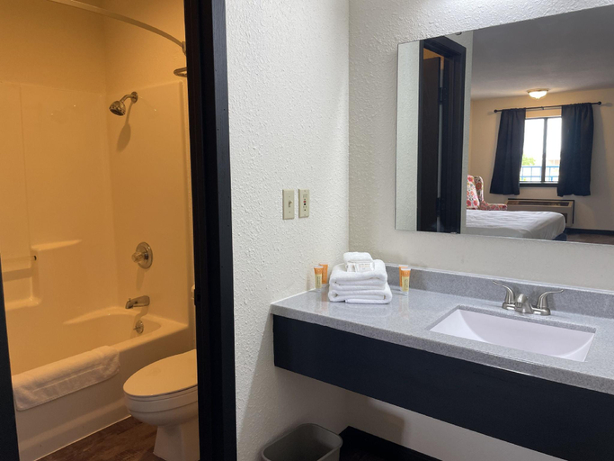 Bathroom 3, Cactus Inn & Suites, Wright