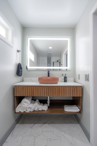 Bathroom 3, Hotel Avanti, Santa Barbara