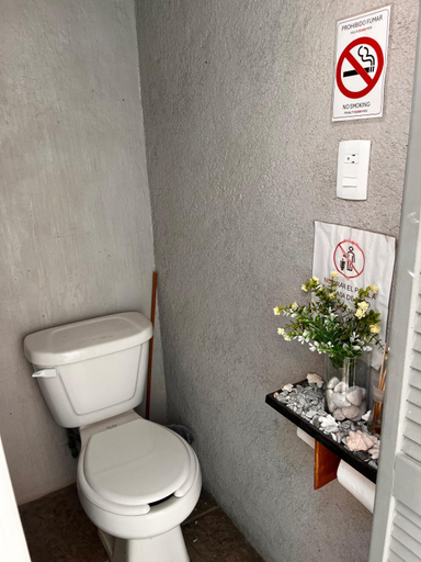Bathroom 3, Nomadas Hostel, La Paz