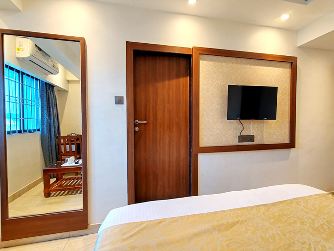 Bedroom 2, Hotel Flysky Rooms & Banquets, Thane