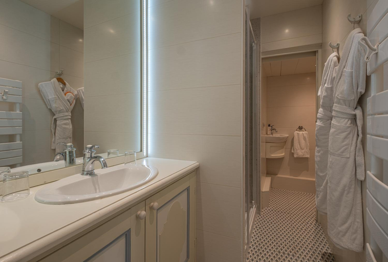 Bathroom 4, La Baronnie Hotel & Spa - Teritoria, Charente-Maritime