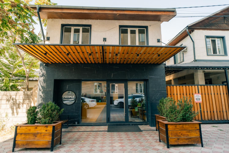 Exterior & Views