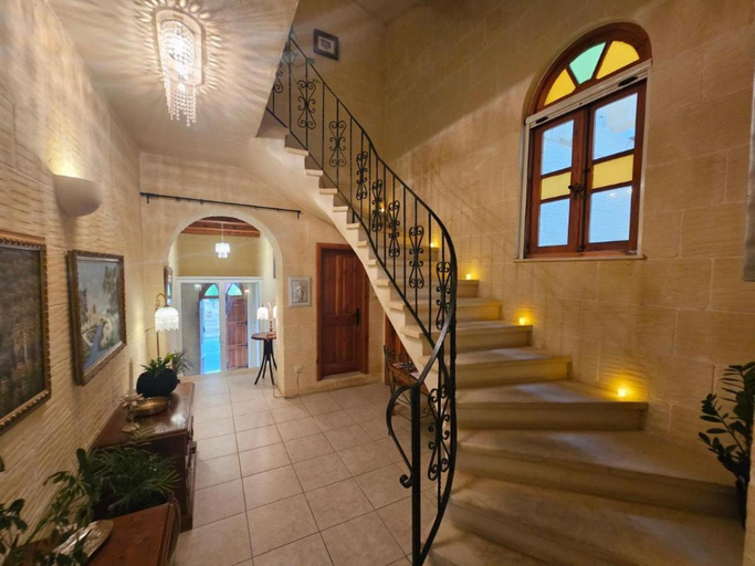 Others 4, Villa Ambrose Village