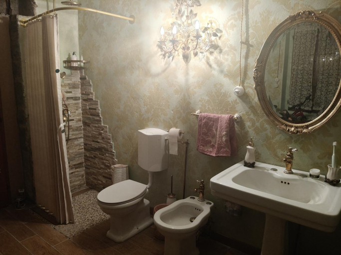 Bathroom, Angolo di Paradiso B&B, Bologna