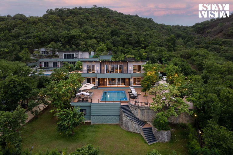 Exterior & Views