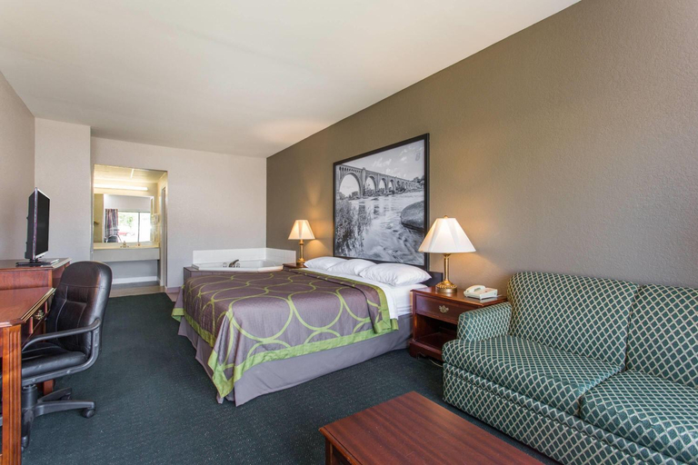 Bedroom 3, Super 8 By Wyndham Petersburg, Petersburg
