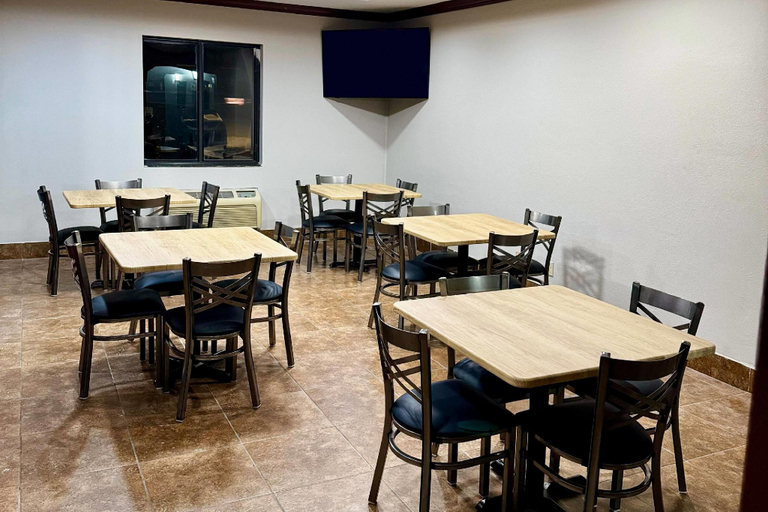 Food & Drinks 5, Days Inn by Wyndham Lincoln, IL/Route 66, Logan