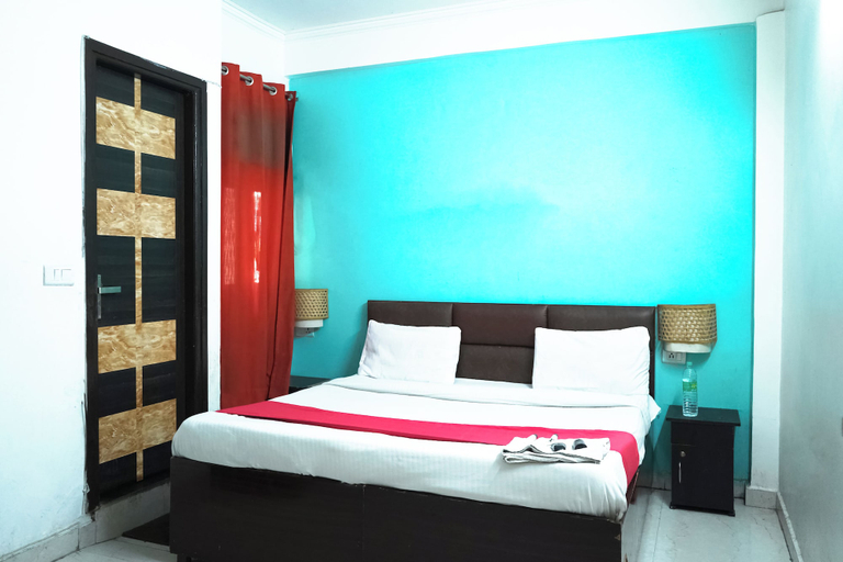 Room 3, Roomshala Hotel KD Plazav, Delhi