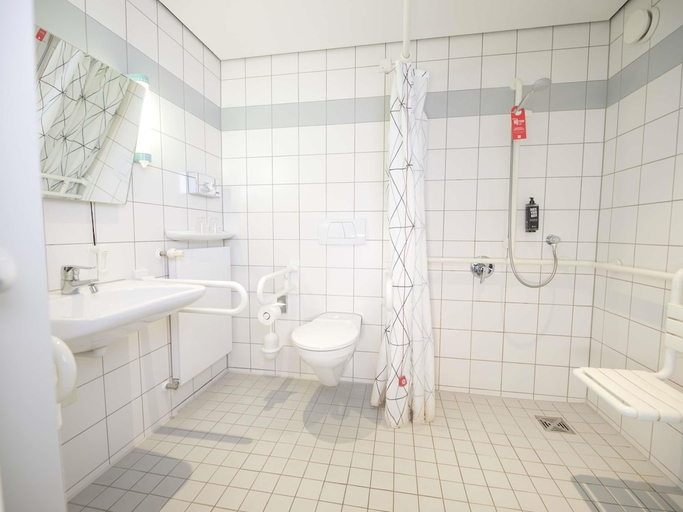 Bathroom 4, Ibis Koeln Messe, Köln