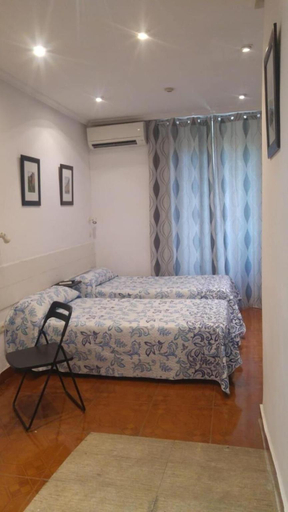 Bedroom 2, Hostal Santa Barbara, Madrid