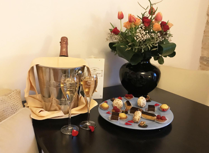 Food & Drinks 4, Chez Catharina Oldtimer B&B, Meuse