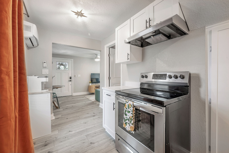 Interior 4, 2501 W North B St, Unit 7, Hillsborough